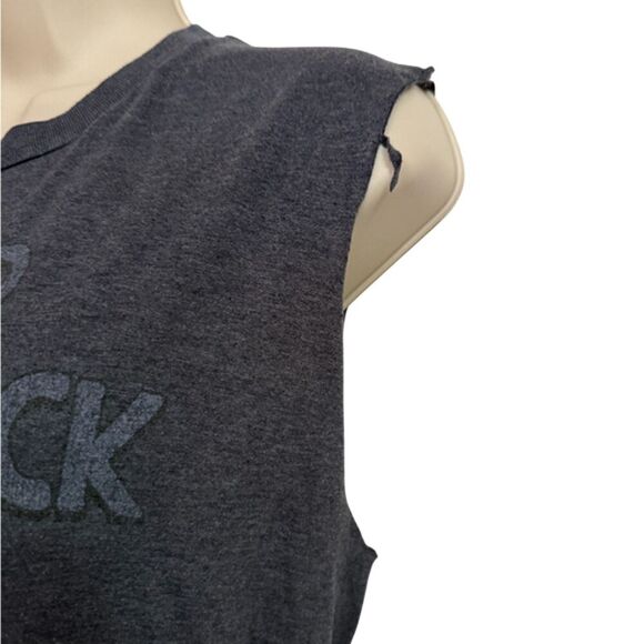 Silver Shamrock Happy Halloween Ripped Sleeved Gray Grunge T-shirt Size M - Picture 6 of 11